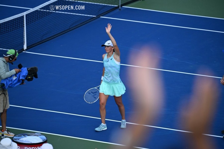 很多球迷和 很多球迷和